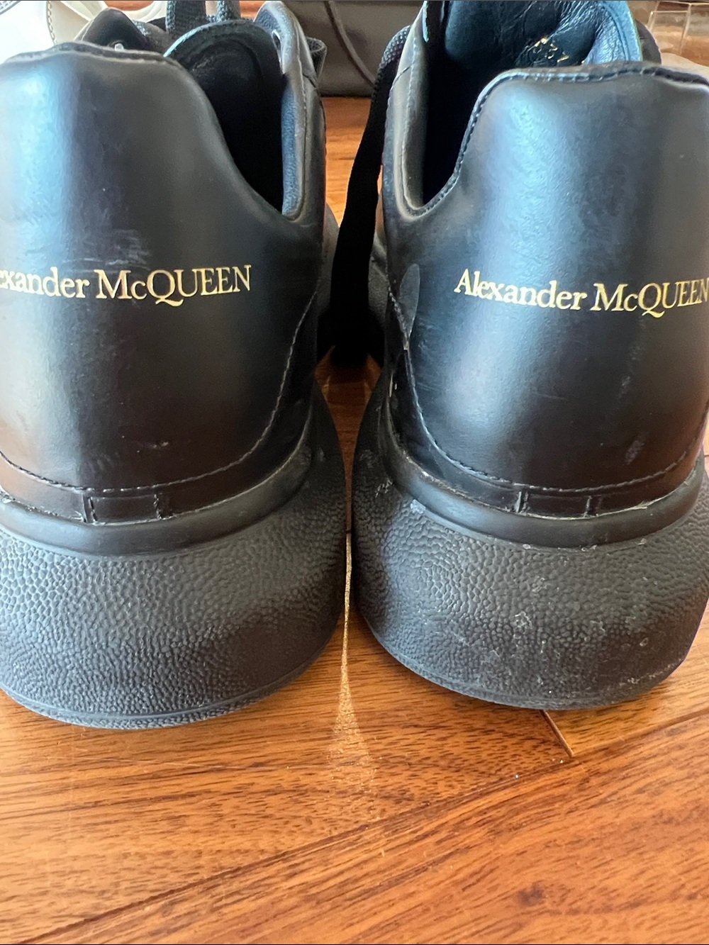 Alexander McQueen Black Leather Low-Top Platform Sneakers with Gold Logo - Picture 3 of 4